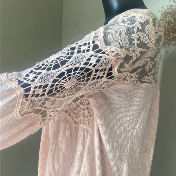 ELLA MARA Chic Elegant Lace Accent Blouse in Light Pink Top - Picture 8 of 15